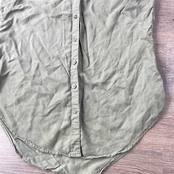 Emberley Women’s Sage Green Sleeveless Collared Button Down Blouse, size small - Picture 4 of 9
